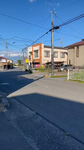 【大通りから店舗のまでの紹介】

当院は裏道にありますのでこちらを参考に来院ください。
『ふくろうラーメン』さんの通りから細道を入り、左折すると少し進んだ所にございます。
もし、わかりづらかったらご連絡ください。
［0429367542］ 