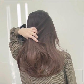 韓国レイヤードスタイル︎
毛先に重さを残したたぷっとスタイル人気です 