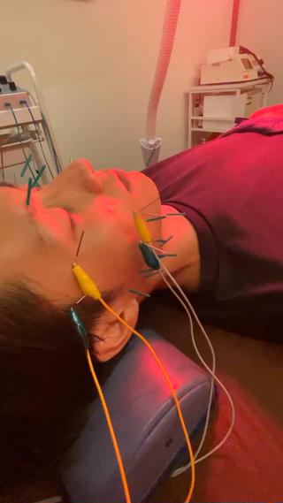 ポルクス鍼灸整骨院の中村です。

浮腫み解消やリフトアップ目的のお客様やリラクゼーション目的のお客様によって電気のかけ具合が違うなど、お客様によってオーダーメイドで施術させていただいております。

お困りの際にはお気軽にご連絡ください！ 