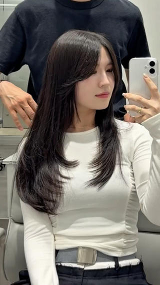 ぷるんっと動くレイヤーカット

重さが気になる方や動きが欲しい方におすすめです 