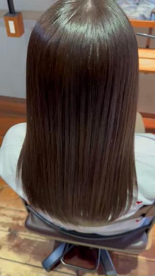 オリーブベージュ