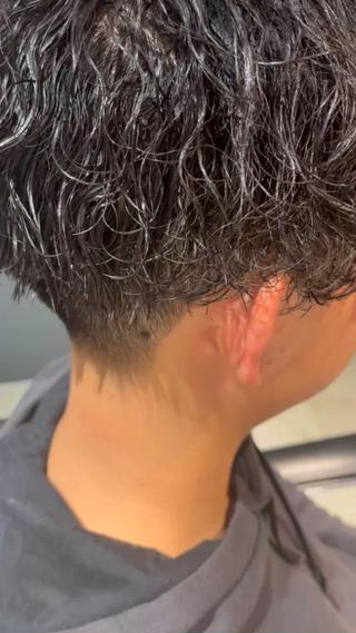 今流行りの波巻きパーマです
 