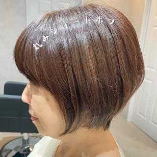 コロンとしたシルエットが可愛い丸みショートボブ 