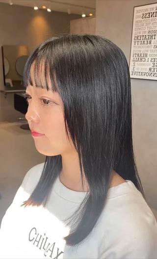 縮毛矯正で自然な艶サラストレートに
部分的なストレートもさせていただきます 