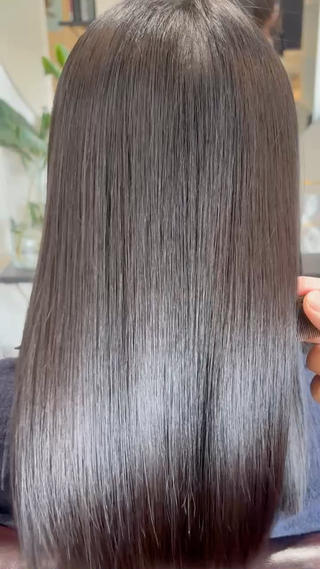 ストンとしたストレートにしたくてはじめての縮毛矯正✧
ダメージをおさえた美髪矯正でサラサラ艶髪に！ 