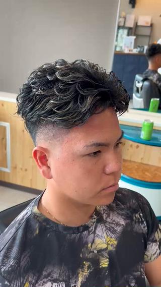 ミディアム パーマ THEBARBER TEN所属・伊禮 海凪のヘアスタイル