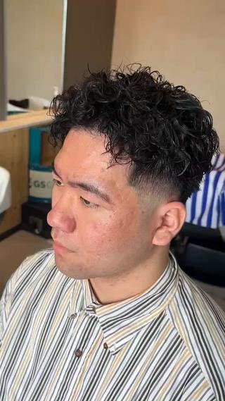 ショート パーマ メンズ THEBARBER TEN所属・伊禮 海凪のヘアスタイル