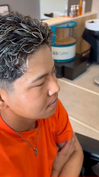 ミディアム カラー パーマ メンズ THEBARBER TEN所属・伊禮 海凪のヘアスタイル