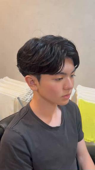 ミディアム パーマ THEBARBER TEN所属・伊禮 海凪のヘアスタイル