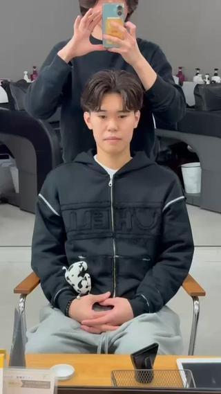 僕の作るフェザーパーマは2wayできます
上げも下ろしも楽しみたい方はお待ちしております 