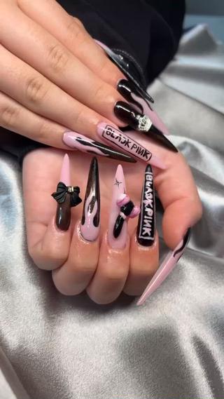 BLACKPINK nail
3Dのパーツをつけてファイヤーパターンデザインです 