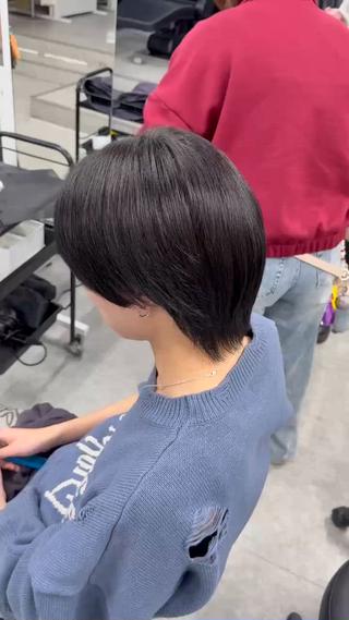 いつもご覧頂きありがとうございます

横浜美容室の横浜academyです！

透明感ある暗髪は任せてください！

カラーモデル/トリートメントモデル
募集中です！メンズさんもお待ちしております！
興味のある方いましたらDMお待ちしております

【menu】
ワンカラー　¥2200
ブリーチなしダブルカラー　¥5500
髪質改善トリートメント　¥3300
プレミアム髪質改善トリートメント　¥3850
※ロング料金※
鎖骨下 ¥1100
胸下　¥2200

【Access】
〒221-0835
神奈川県横浜市神奈川区鶴屋町1-1-2犬山ビルヂング3F 