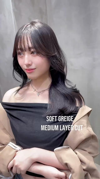 シースルー前髪と盛れる顔まわりcut︎

カラーは透明感を最大限出したgreige color.

お客様の骨格、癖、悩みを理想のヘアスタイルに
必ず叶えます！！

前髪や顔まわりはヘアスタイルにおいて
とっても大切な場所なので特にこだわって
カットさせていただきます

初めてで中々来店しづらいお客様でも
安心して任せていただけるヘア、空間、接客を
ご提供します 