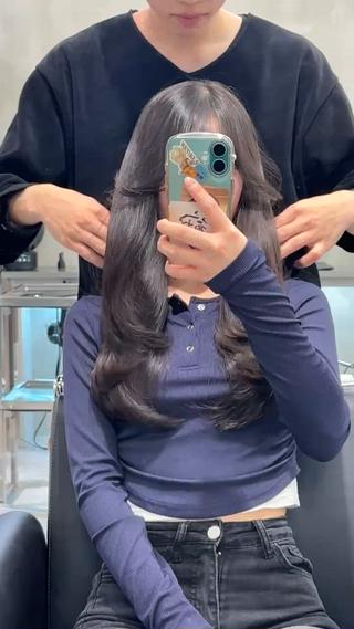 大人気の巻いてもストレートでも可愛い
レイヤーカット

透明感のある"グレージュ"とも相性抜群◎

 