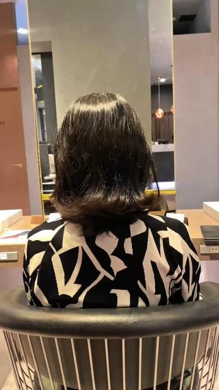 髪質改善ストレートとモードなミニボブ
顔まわりもお洒落にカット︎
巻けるストレートです 