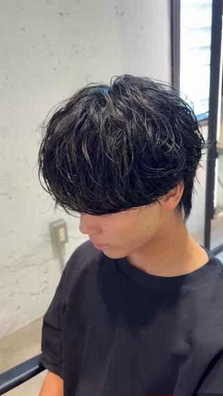 都内でメンズ特化してました！メンズのカット、パーマは骨格に合わせたカット、引き出し、巻き納めが必要になります。
毛量や膨らみを抑え、お悩みに合わせてご提案させていただき、かっこいいスタイルを作ります！ 