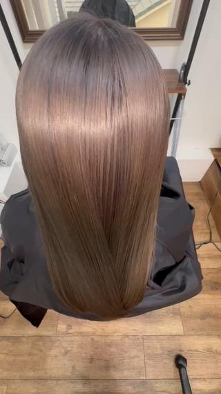 セルフ黒染め×2からブリーチした髪
しっかりとした毛先の重たさ作れて満足 