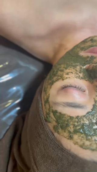 一人一人のお肌のお悩みに合わせてオプションを入れ施術していきます♪ 