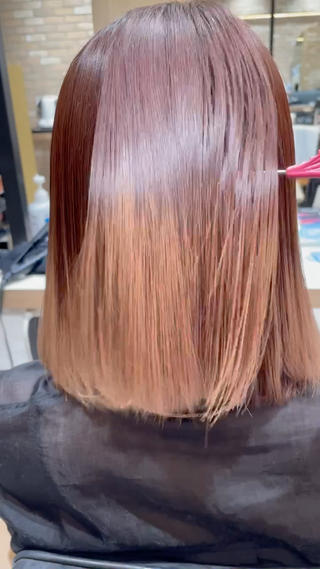 今だけ髪質改善トリートメントでご予約のお客様は専用の洗い流さないトリートメントがプレゼントです！
梅雨でもしっとりまとまる艶髪、体験してみませんか？ 