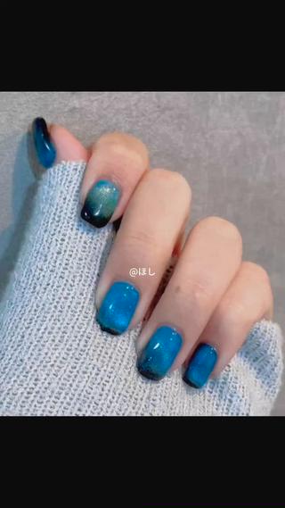 まるで波が岸に打ち寄せるように動くマグネットネイル 