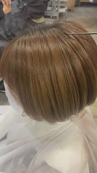 ブリーチ縮毛矯正
広がり、パサつきなどをナチュラルに抑えていき
地毛風の柔らかなストレートスタイル
注意事項は確実にご確認とご連絡をお願い致します。
ご連絡がない場合の施術は出来ませんのでご了承下さい。
*ブリーチ1回もしくは2回までの方などご相談になります
基本的にご予約の際に写真を送って頂き現状の髪の毛の状態と
履歴など細かく確認させて頂きます。
①ブリーチの回数と最後にブリーチした日程
②縮毛矯正または最後にカラーした日程
③どのような悩みが1番気になるか
(例)パサつき・まとまり・広がりなど
こちらの内容でのご連絡をお願い致します