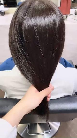 GW前に髪をサラサラにしませんか
うねる髪をしっかり伸ばして究極のうるツヤストレートに 