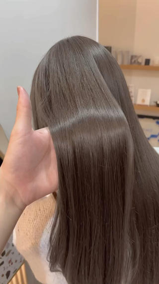 ロング カラー ヘーゼルベージュ/ 赤み消し/はるのヘアスタイル