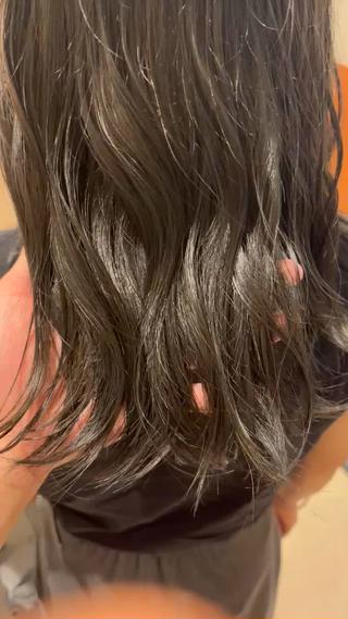 オリーブ
ブリーチなしでもオリーブ感が出るよう、グリーンをたっぷり入れます！！ 