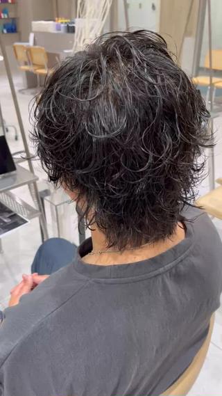 今話題のサーフカール！！

ウルフでパーマしたい方はぜひ！！ 