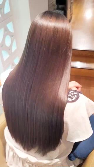 高濃度水素を使った超低ダメージ縮毛矯正！

高濃度水素ケア縮毛矯正でサラサラに
トリートメントだけでは届かない超艶髪になりました！
もちろん巻き髪もやりやすいように薬剤選定していますのでスタイリングの幅が広がりますよ 