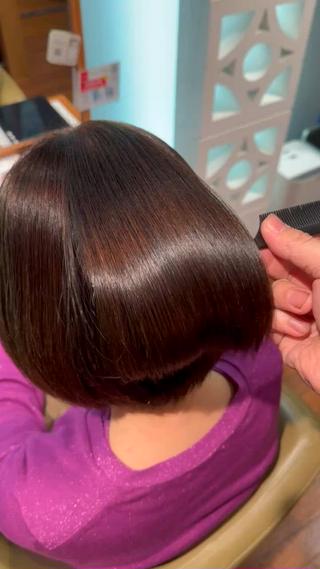 高濃度水素を使った超低ダメージ縮毛矯正！

高濃度水素ケア縮毛矯正でサラサラに
トリートメントだけでは届かない超艶髪になりました！
もちろん巻き髪もやりやすいように薬剤選定していますのでスタイリングの幅が広がりますよ 