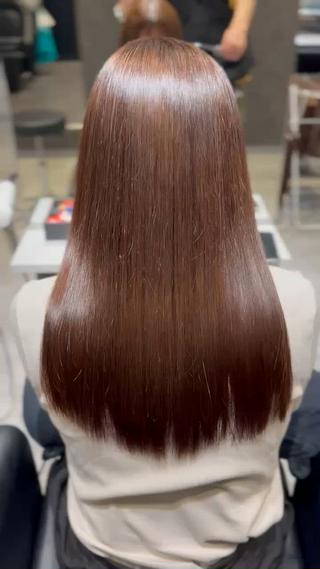 矯正は任せる人によって仕上がりが大きく変わります。
業界最高峰のケア材を使用して必ず喜んでもらえる仕上がりに持っていきます️
艶髪になりたい方は是非！ 