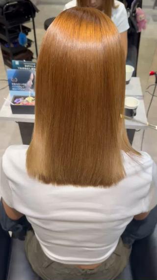 ブリーチ毛でもこだわりぬいた縮毛矯正で艶々で綺麗なストレートに
明日からの扱いが楽になります 