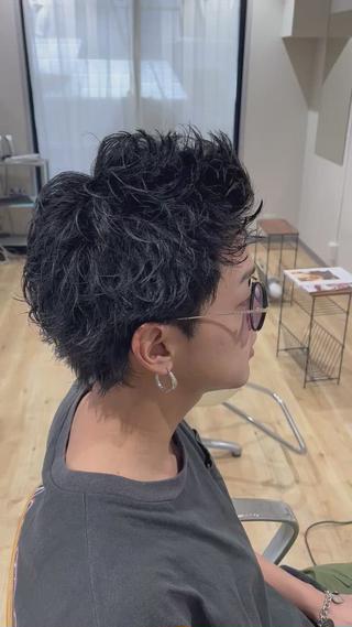ショート カラー パーマ メンズ 森下 佑大のヘアスタイル