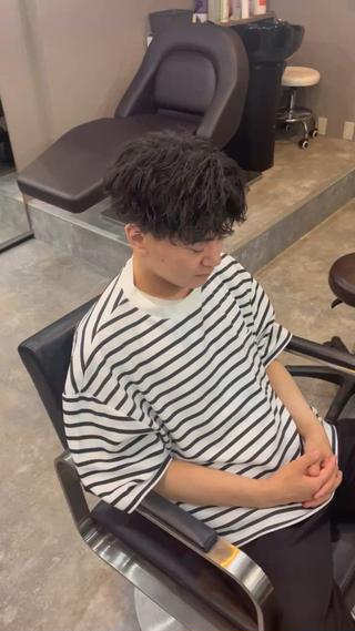 ショート カラー パーマ メンズ 森下 佑大のヘアスタイル