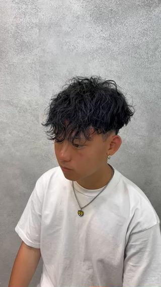 ショート カラー パーマ メンズ 森下 佑大のヘアスタイル