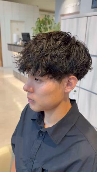 ソフトツイストで緩くオシャレに！！トリートメントをしてあげる事でチリつきも気にならないです！！ 