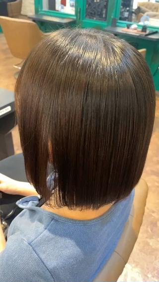 縮毛矯正でツヤツヤサラサラな髪の毛に！
普段の朝の時間もっと楽になります！！ 