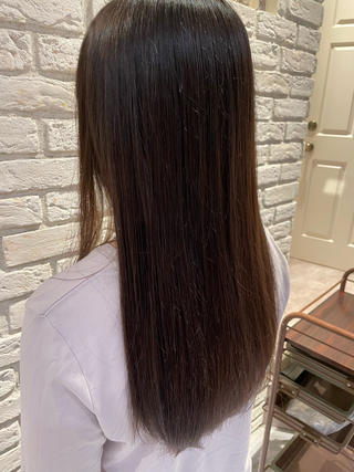 根元の地毛に合わせて毛先の色を合わせました！
地毛風カラー
黒染めはしていません！ 
