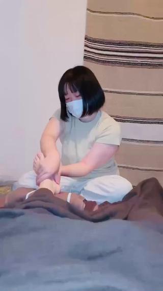 不眠や頭痛、とりあえずリラックスがしたい…という方へ、足裏から膝下までオイルでほぐすリフレクソロジーと寝れちゃうヘッドケアの癒し度満点の贅沢セット 