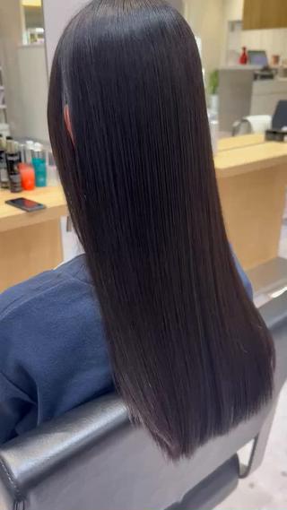 縮毛矯正で艶髪を手に入れましょう！！ 