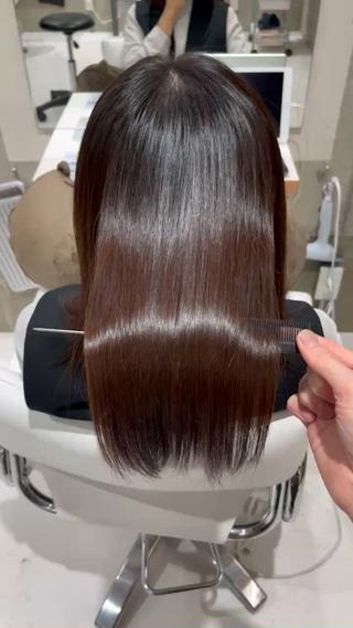 美髪矯正したらこんなに柔らかくしなやかで艶でます◎
縮毛矯正髪質改善のイメージです！
地毛のような柔らかい質感求めてる方！巻き髪する方もベースが綺麗な状態か、巻いてあげた方が可愛くなるの間違いなしです
#縮毛矯正#髪質改善#美髪矯正#地毛風#地毛風ストレート 