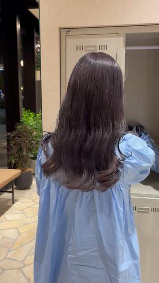 自然光に当たると紫がでる透明感グレージュです 