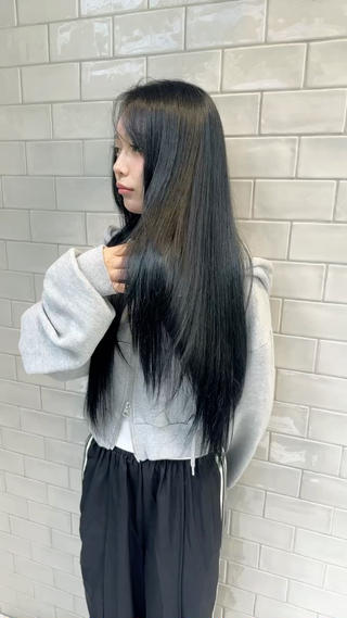 髪質改善リペアカラー

2トーン　ブルーブラック 