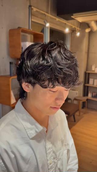 【テテ風シャドーパーマ】
強すぎず緩すぎない誰でも挑戦しやすいパーマになっております
パーマをかけたいけどどんなパーマにしたらいいか悩んでる方1度シャドーパーマ体験して見てほしいです!
ぜひお任せいただけたらと思います