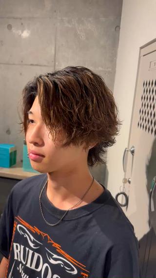 【サーフカールパーマ】
ダメージ履歴が複雑でもお客様に合わせた薬剤選定でここまでカール感を出すことができます
ダメージ履歴がある方は事前にご相談ください