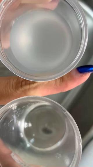 毛穴洗浄の洗浄液は
汚れが取れると濁ります

施術の回数を重ねて、
お肌の汚れがなくなってくると
濁りも薄くなってきます
一目見てわかるのでスッキリしますよ 