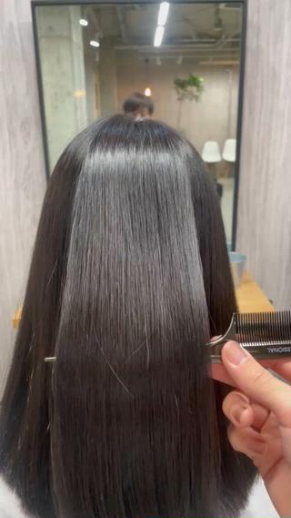 縮毛矯正で癖、うねりとおさらば&トリートメントで艶々サラサラヘアを実現できます
 