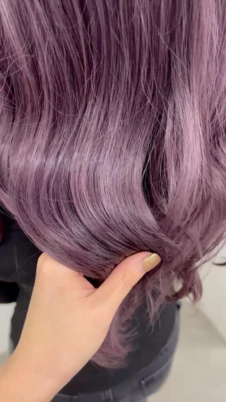 ブリーチ1回　ラベンダーカラー

色落ちは柔らかいベージュカラーです
パーソナルカラー問わず挑戦しやすいカラーです！ 