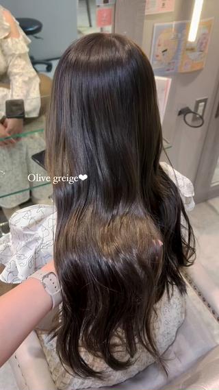 ワンカラーで作る透明感たっぷりのグレージュカラー
動画のモデルさんはほんのりオリーブのグレージュカラーです
赤みを消した寒色カラーは年中人気カラーです！！ 